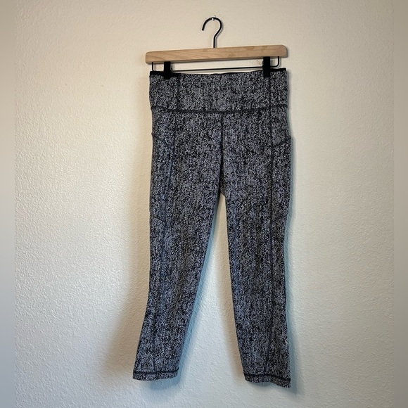 Lululemon Wunder Under Hi-Rise 1/2 Tight *17" Leggings Size 6 - Picture 2 of 5